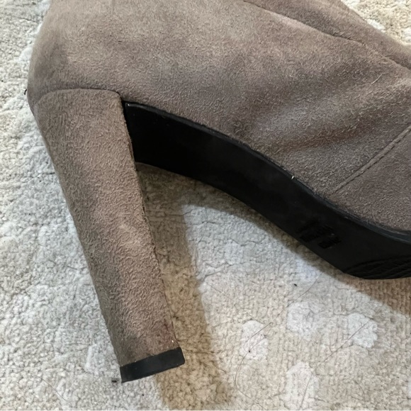 Stuart Weitzman Highland Suede Over the Knee Boots - Gray (8 M) - Pre Owned - Picture 11 of 14